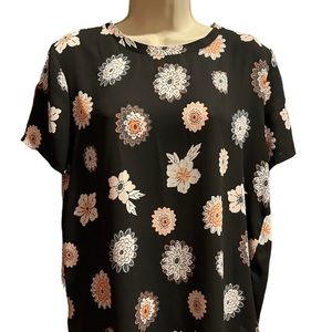 Loft short sleeve top. Size M. 100% polyester. Machine washable.